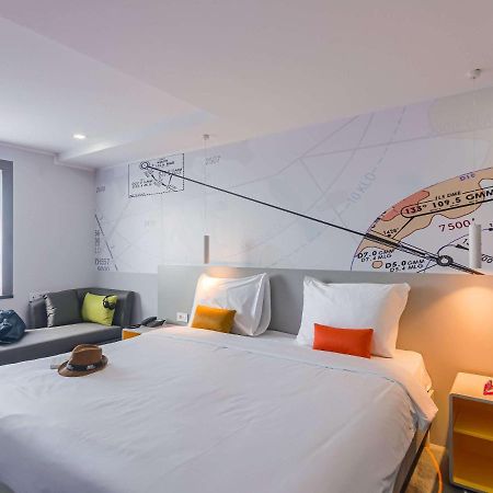 Ibis Styles Bucharest Airport Hotel Otopeni Exterior foto