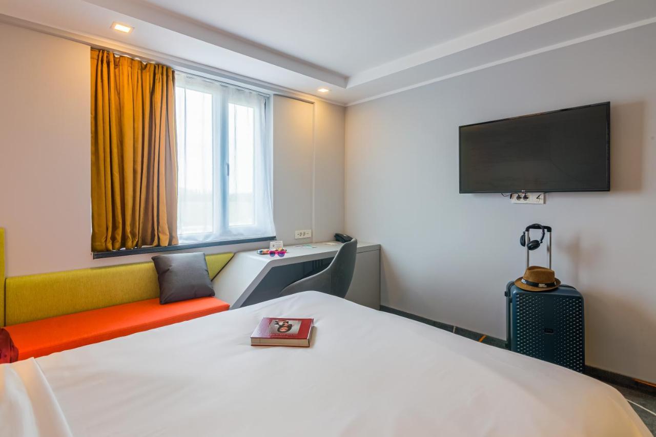 Ibis Styles Bucharest Airport Hotel Otopeni Exterior foto