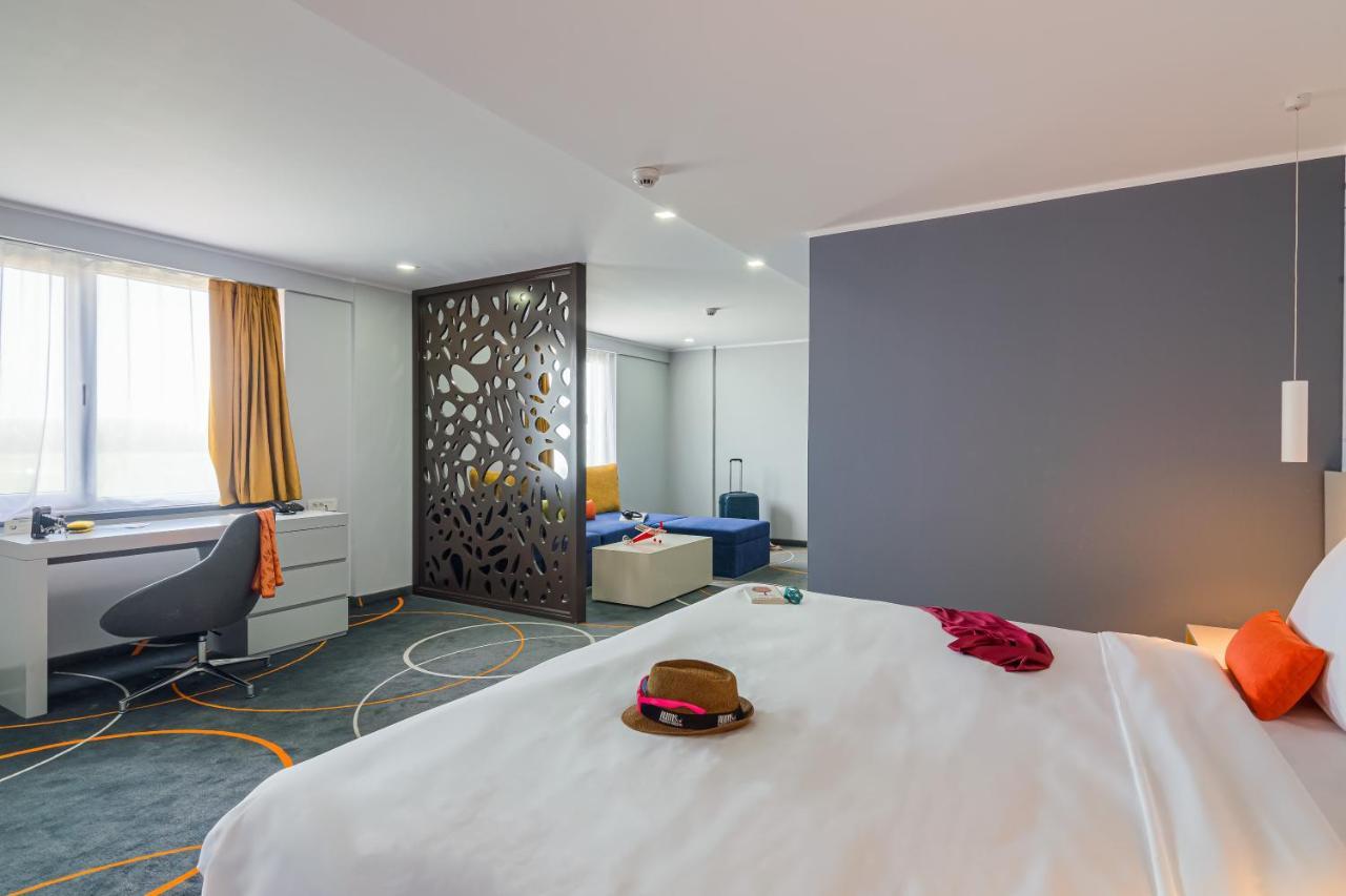 Ibis Styles Bucharest Airport Hotel Otopeni Exterior foto